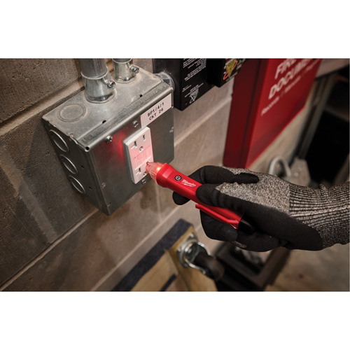 Non-Contact Voltage Detector, 50 V - 1000 V, Display & Sound Alert - Milwaukee 3200-20