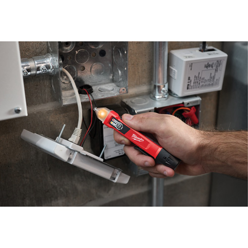 Dual Range Non-Contact Voltage Detector, 12 V - 49 V/50 V - 1000 V, Display & Sound Alert - Milwaukee 3208-20