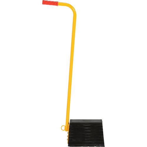 Cale de roue avec poign&eacute;e ergonomique, 9-1/4" x 8" x 6", Noir - Vestil RWC-8-ERGO