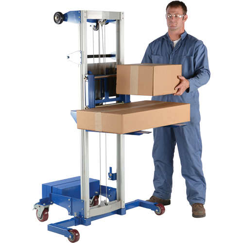 Gerbeur pour chariot &eacute;l&eacute;vateur - conception &agrave; contrepoids, Fonctionnement Treuil manuel, Capacit&eacute; 500 lb, Lev&eacute;e max 47" - Vestil A-LIFT-CB