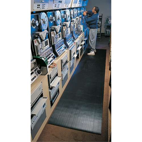 Standard Mat No.381, Ergonomic, 3' x 105' x 1/8", Black - Wearwell 381.18X3X105BK