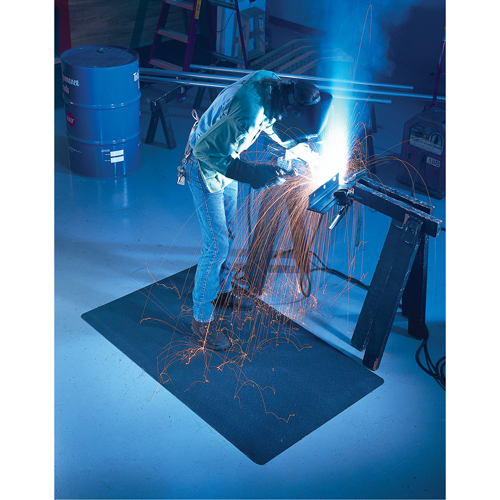 Tapis WeldSafe No 447, Caoutchouc, 75' lo, 3' la x 9/16" &eacute;pais, Noir - Wearwell 447.916X3X75BK