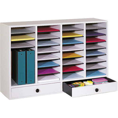 Casier &agrave; compartiments r&eacute;glable pour documentation, Stationnaire, 34 fentes, Bois, 39-1/4" la x 11-3/4" p x 25-1/4" h - Safco 9494MO