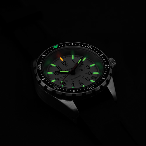 Montre automatique moyenne pour plongeur &eacute;dition arctique, Num&eacute;rique, &agrave; piles, 36 mm, Noir - Marathon WW194026SS-0530