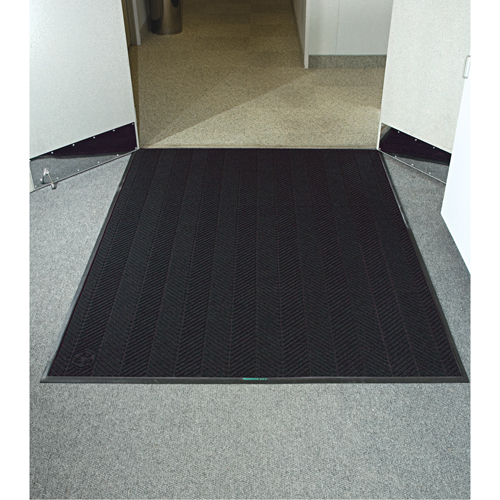 Tapis WaterHog Max Classic &agrave; motif chevrons, Essuie-pieds/grattoir, 6' x 8' x 3/8", Fum&eacute;e noire - M+A Matting 22407068170