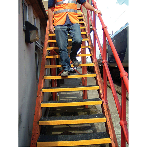Rebords de marches antid&eacute;rapants Safestep, 10" la x 59" lo, Noir & jaune - Rust-Oleum 271797