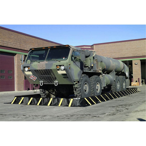 Stinger Containment Berm, 2693 US gal. Capacity, 30' W x 10' L x 12" H, Snap-Up Bracket - Enpac 48-12301-BK-SU