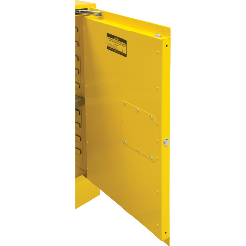 Armoire pour produits inflammables, 60 gal., 2 Porte(s), 34" La x 65" h x 34" p - Produits de sécurité Zenith 
