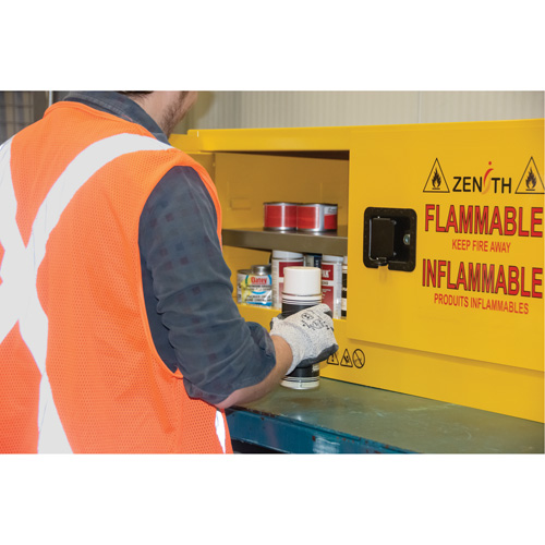 Armoire pour produits inflammables, 12 gal., 2 Porte(s), 43" La x 18" h x 18" p - Produits de sécurité Zenith 