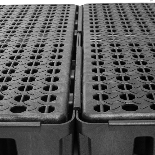 Palette de confinement des d&eacute;versements &agrave; profil bas Black Diamond, Capacit&eacute; de d&eacute;versement 102 gal. US, 96" x 49" x 6,5" - Enpac 5110-BD