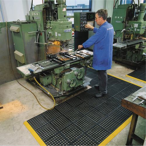Cushion-Ease&reg; 550 Interlocking Anti-Fatigue Mat, Slotted, 3' x 3' x 3/4", Black, Rubber - Notrax 550S0033BL
