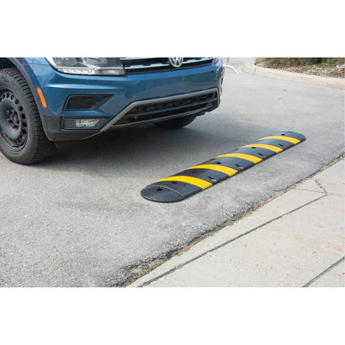 Speed Bump Kit, Rubber, 4' L x 11" W x 2" H - Zenith Safety Products 