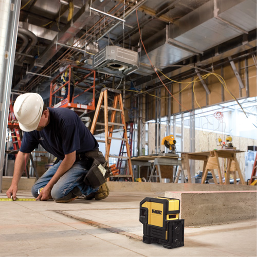 Laser &agrave; faisceaux ponctuels et ligne horizontale, 165' (50,3 m) - DEWALT DW0851