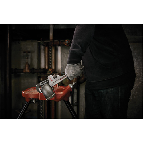 Cl&eacute; &agrave; tuyau, Cap des m&acirc;choires 2-1/2", Longueur 18", Prise Ergonomique - Milwaukee 48-22-7218