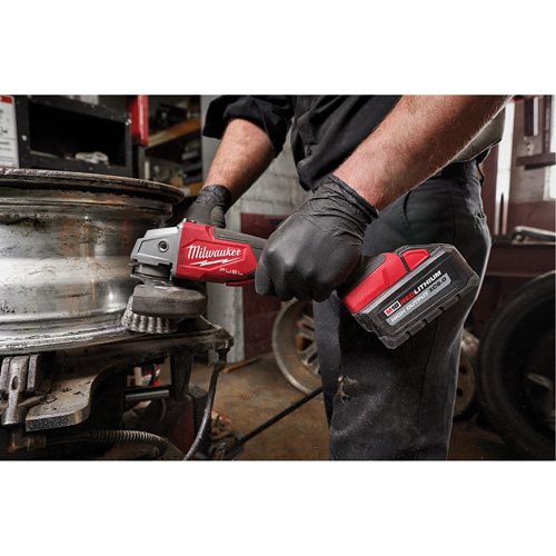 Meuleuse &agrave; frein &agrave; vitesse variable avec interrupteur &agrave; glissi&egrave;re non verrouillable M18 Fuel, 18 V, Mandrin 5"/4-1/2", Lithium-ion - Milwaukee 2888-20