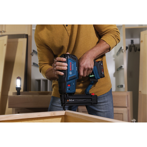 Ensemble cloueuse de finition de calibre 18 avec batterie Standard Power, 18 V, Lithium-ion - Bosch GNH18V-18MB12