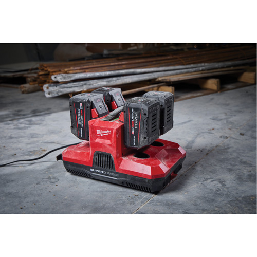 Super chargeur simultan&eacute; &agrave; quatre baies avec compatibilit&eacute; PACKOUT, 18 V, Lithium-ion - Milwaukee 48-59-1818