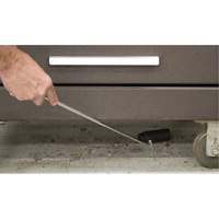 Outil collecteur magn&eacute;tique et flexible, Longueur de 23-1/2", Capacit&eacute; de 2,5 lb - LISLE 66580