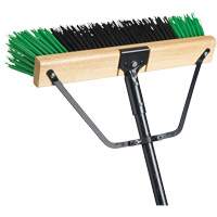 Balai-brosse &agrave; manche renforc&eacute; Ryno, 18", Cors&eacute;, Soies PVC - M2 Professional PB-700-GB18-UNA