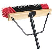 Balai-brosse &agrave; manche renforc&eacute; Ryno, 24", Ferme, Soies PVC - M2 Professional PB-700-RB24