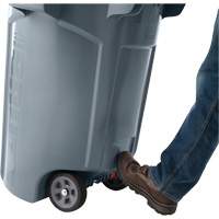 Contenant roulant avec fentes da&eacute;ration Brute, Plastique, 44 gal. US - Rubbermaid 2131929