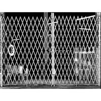 Barri&egrave;res de s&eacute;curit&eacute; galvanis&eacute;es repliables, Repliable double fixe, 14' lo x 6' h d&eacute;ploy&eacute; - Illinois Engineered Products PFG1465