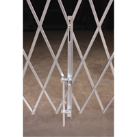 Barri&egrave;res de s&eacute;curit&eacute; galvanis&eacute;es repliables, Repliable simple fixe, 5' lo x 6' h d&eacute;ploy&eacute; - Illinois Engineered Products SSG565L