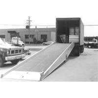 Rampe de chargement mobile, 16 000 lb Capacit&eacute;, 72" la x 30' lo - Quality Railings AMYR-AD-11-72-30