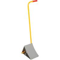 Cale de roues en aluminium avec poign&eacute;e, 7" la x 11-7/8" p x 7-11/16" h - Vestil EALUM-7-H