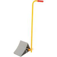 Cale de roues en aluminium avec poign&eacute;e, 7" la x 11-7/8" p x 7-11/16" h - Vestil EALUM-7-H
