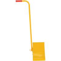Cale de roue avec poign&eacute;e ergonomique, Acier, Jaune, 8" la x 10-3/4" p x 9-1/8" h - Vestil FAB-11-ERGO