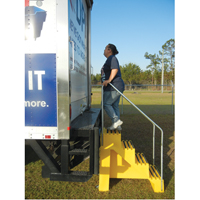 Escabeau industriel, 4 marches, 43" x 22-1/2" x Hauteur 66" - Diversified Plastics Inc. ST-445-14