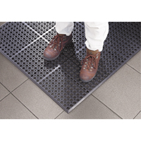 Tapis Workrite No 474, &agrave; fentes, 3' x 5' x 1/2", Noir, Caoutchouc naturel - Wearwell 474.12X3X5BK