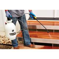 Vaporisateur universel Deck & Home, 2 gal. (9 L), Poly&eacute;thyl&egrave;ne, Lance de 15" - Smith Performance Sprayers 190399