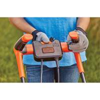 Tondeuse &agrave; gazon avec poign&eacute;e confortable, Pouss&eacute;e, &eacute;lectrique, Largeur de coupe 17" - Black & Decker BEMW482BH