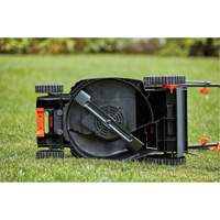 Tondeuse &agrave; gazon avec poign&eacute;e confortable, Pouss&eacute;e, &eacute;lectrique, Largeur de coupe 17" - Black & Decker BEMW482BH