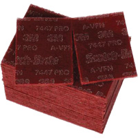 Tampons manuels Scotch-Brite 7447, Oxyde d'aluminium, 9" x 6", Grain Tr&egrave;s fin - 3M SB64926