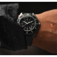 Montre Steel Navigator avec date sur ensemble bracelet en caoutchouc noir de trois morceaux, Num&eacute;rique, &agrave; piles, 41 mm, Noir - Marathon WW194013SS-0130