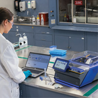 &eacute;tiqueteuse industrielle &agrave; jet d'encre en couleur J7300 avec logiciel Laboratory ID & Wi-Fi, Ruban 48", 1,2 po/s - Brady J7300-W-LAB