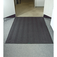 Tapis WaterHog Max Classic &agrave; motif chevrons, Essuie-pieds/grattoir, 3' x 5' x 3/8", Cendre grise - M+A Matting 22407335170