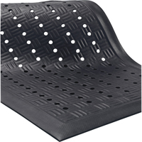 Tapis Comfort Station Max, &agrave; fentes, 3-1/5' x 5-3/10' x 9/16", Noir, Nitrile - M+A Matting 371035900