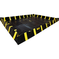 Bermes de confinement avec supports int&eacute;rieurs de parois QuickBerm , Capacit&eacute; 1435 gal. US, 12' la x 16' lo x 12" h, Support &agrave; encliqueter - Justrite 28546