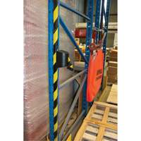 Barri&egrave;re murale magn&eacute;tique avec bande magn&eacute;tique, Plastique, Fixation magn&eacute;tique, 15', Ruban Noir et jaune - Produits de sécurité Zenith 