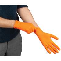 Gants d'examen de poids lourd &agrave; prise tactile, Moyen, Nitrile, 8 mils, Sans poudre, Orange, Classe 2 - Produits de sécurité Zenith 