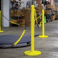 Bicolour Plastic Barrier Chain, Green/White, 2" Link, 500' Length - Mr. Chain 50033-500