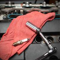 Douille magn&eacute;tique pivotante &agrave; six pans pour bougie d'allumage - Gearwrench 80546