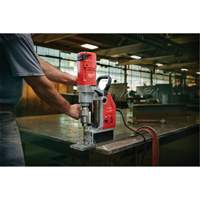 Ensemble de perceuse &eacute;lectromagn&eacute;tique, 1-1/2"/1-5/8", Pression de la pointe 600 lb - Milwaukee 4272-21