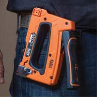 Agrafeuse pour c&acirc;blage libre, Agrafes 5/16"/1/4"/11/32" - Klein Tools 450-100