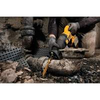 Scie alternative sans balai Max FlexVolt (outil seulement), 60 V, Lithium-ion Bloc-pile, 0-3000 coups/min - DEWALT DCS389B