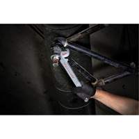 Cl&eacute; &agrave; tuyau avec manche Powerlength, Cap des m&acirc;choires 1-1/2", Longueur 10" - Milwaukee 48-22-7213